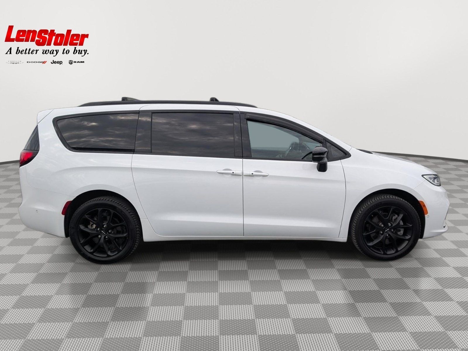 Used 2023 Chrysler Pacifica Limited w/ S Appearance Package AWD/4WD image 6