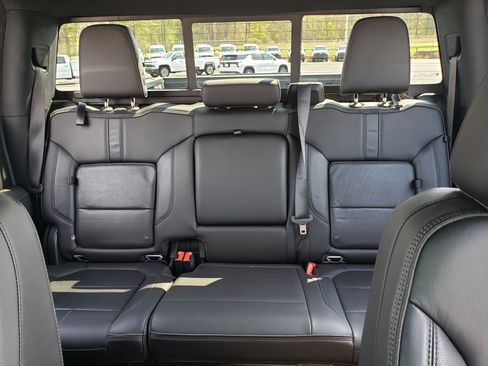 Used 2019 Chevrolet Silverado 1500 High Country w/ Technology Package image 28