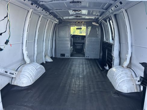 Certified 2019 Chevrolet Express 2500 RWD image 5