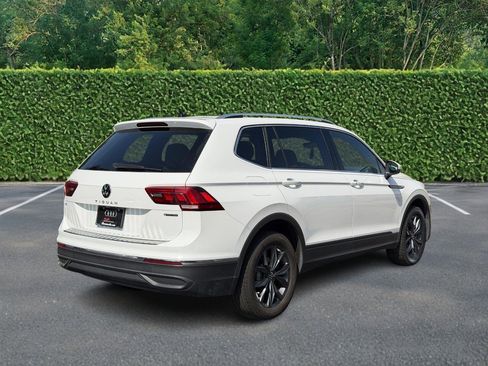 Used 2022 Volkswagen Tiguan SE AWD/4WD image 3
