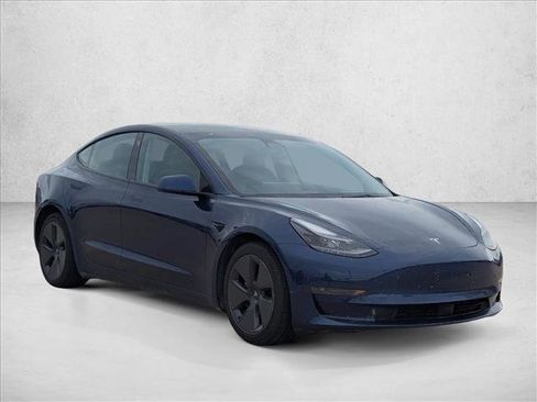 Used 2023 Tesla Model 3 Standard Range image 3