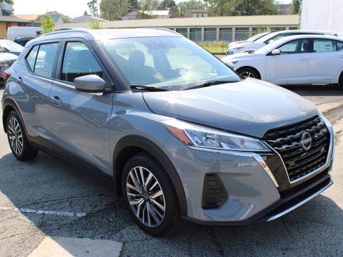 Certified 2023 Nissan Kicks SV FWD image 8