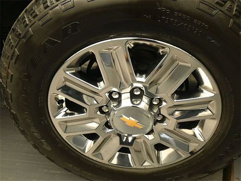 Used 2026 Chevrolet Silverado 2500 High Country w/ Technology Package image 9