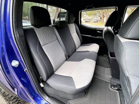 Used 2022 Toyota Tacoma TRD Off-Road image 22