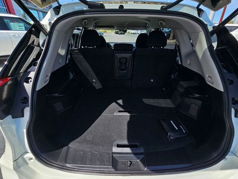 Used 2020 Nissan Rogue SV image 10