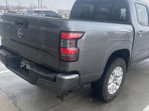 Used 2023 Nissan Frontier SV image 3