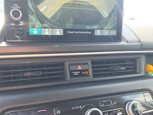 Used 2025 Honda Pilot EX-L image 3