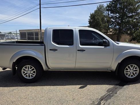 Used 2018 Nissan Frontier SV AWD/4WD image 10