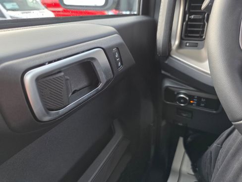 New 2025 Ford Bronco Outer Banks w/ Sasquatch Package image 18