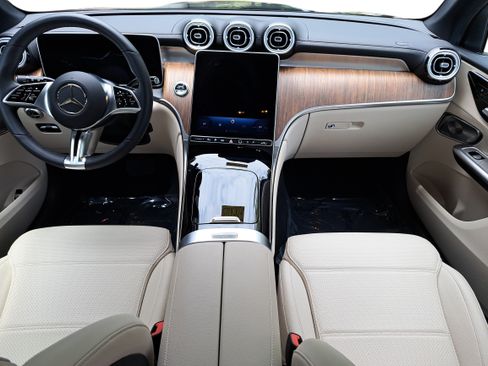 Certified 2025 Mercedes-Benz GLC 350e 4MATIC image 10