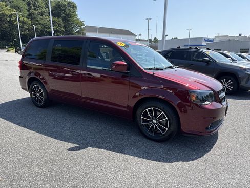 Used 2019 Dodge Grand Caravan SE FWD image 2