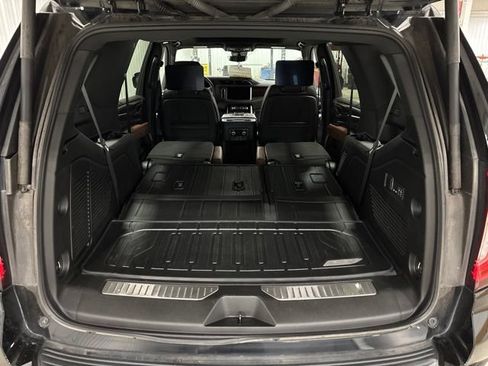Used 2024 GMC Yukon Denali Ultimate AWD/4WD image 10