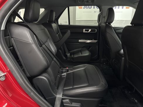 Used 2024 Ford Explorer XLT w/ Equipment Group 202A image 34