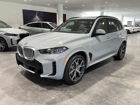 New 2026 BMW X5 xDrive40i w/ M Sport Package AWD/4WD image 3