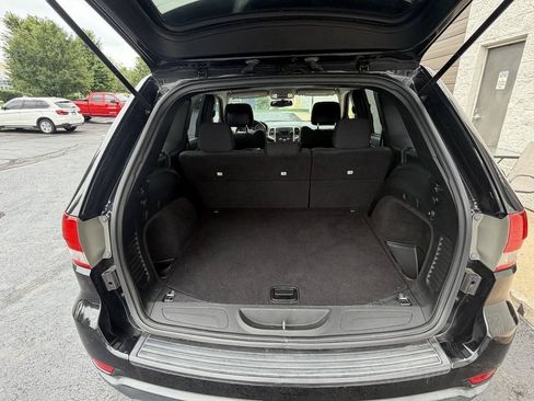 Used 2012 Jeep Grand Cherokee Laredo AWD/4WD image 12