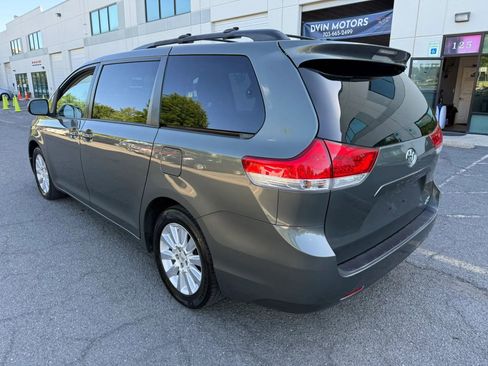 Used 2014 Toyota Sienna XLE AWD/4WD image 9