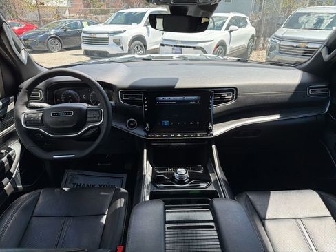 Used 2024 Jeep Wagoneer Series II w/ Flexible Seating Group AWD/4WD image 25