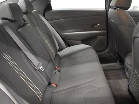 Used 2025 Hyundai Elantra SEL FWD image 17