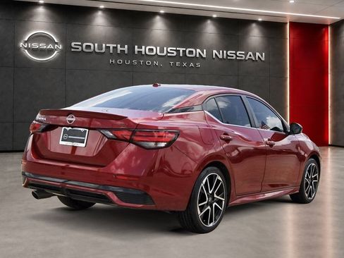 Certified 2025 Nissan Sentra SR FWD image 4