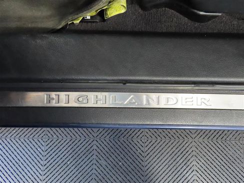 Used 2013 Toyota Highlander Limited AWD/4WD image 17