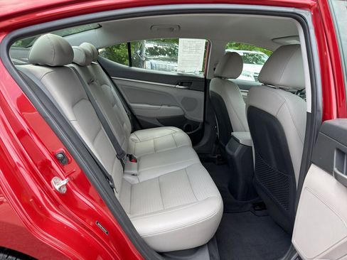 Used 2017 Hyundai Elantra Limited FWD image 25