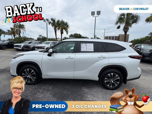 Used 2025 Toyota Highlander XLE AWD/4WD image 4