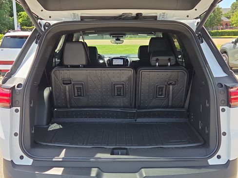 Used 2023 Chevrolet Traverse RS w/ LPO, Floor Liner Package FWD image 15