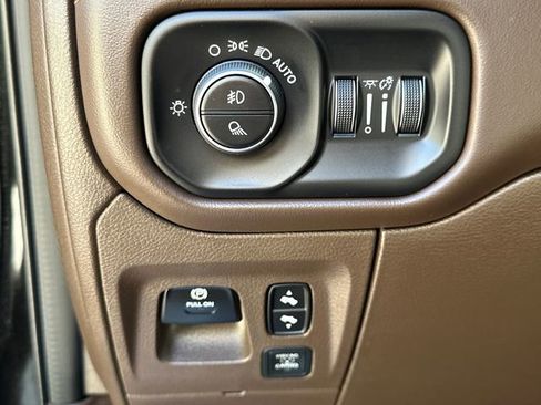 Used 2025 RAM 1500 Limited w/ Trailer Tow Group AWD/4WD image 31