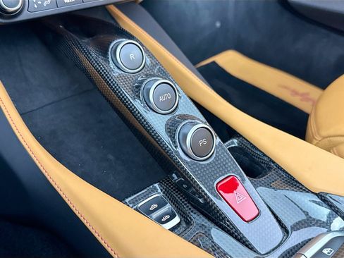 Used 2019 Ferrari Portofino RWD image 19