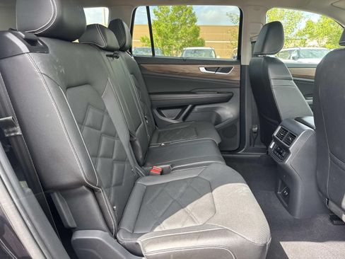 Used 2025 Volkswagen Atlas SE FWD image 10