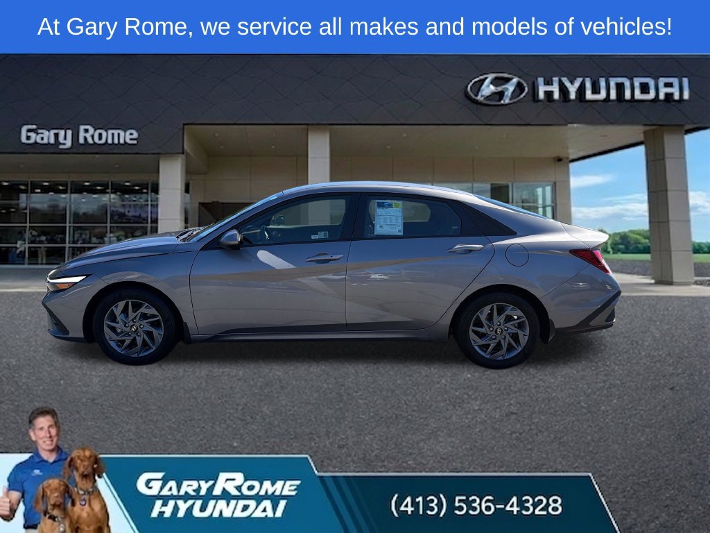 Certified 2024 Hyundai Elantra SEL FWD image 2