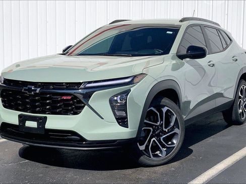 Used 2024 Chevrolet Trax RS w/ Driver Confidence Package image 1