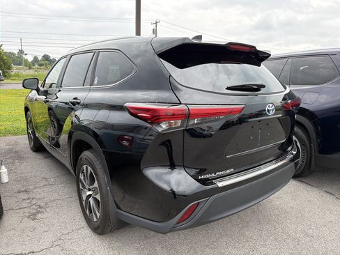 Used 2023 Toyota Highlander XLE AWD/4WD image 5