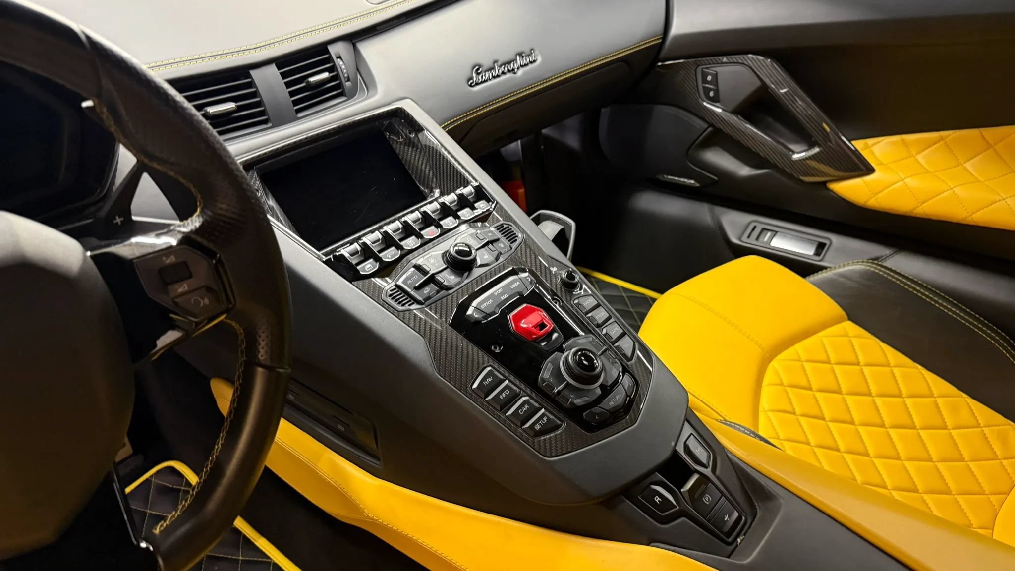 Used 2018 Lamborghini Aventador S AWD/4WD image 9