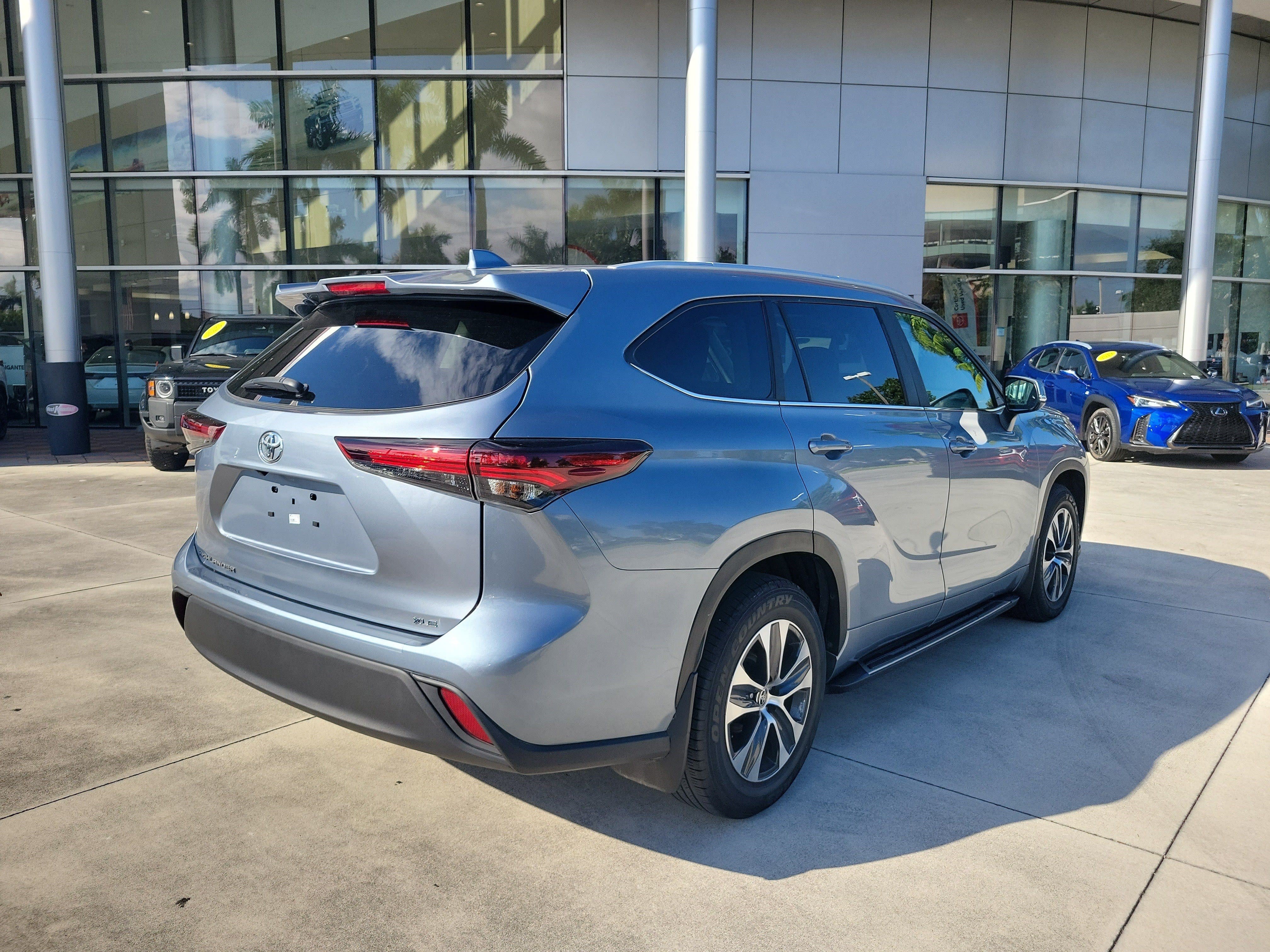 Used 2024 Toyota Highlander XLE FWD image 7