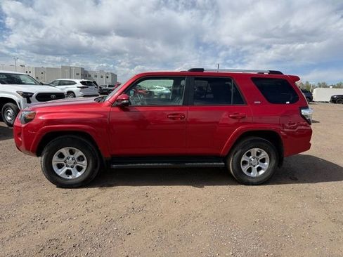 Used 2020 Toyota 4Runner SR5 Premium w/ Moonroof Package image 2