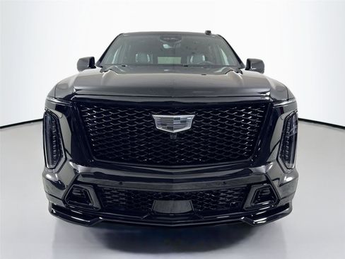 Used 2025 Cadillac Escalade ESV V w/ LPO, ONYX Package image 11