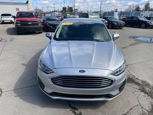 Used 2019 Ford Fusion SE image 3