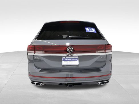 Used 2025 Volkswagen Atlas SEL Premium R-Line image 3