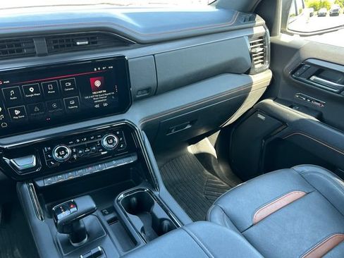 Used 2023 GMC Sierra 1500 AT4 w/ Technology Package AWD/4WD image 40
