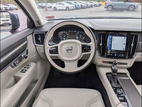 Used 2018 Volvo V90 T6 Cross Country w/ Convenience Package AWD/4WD image 11