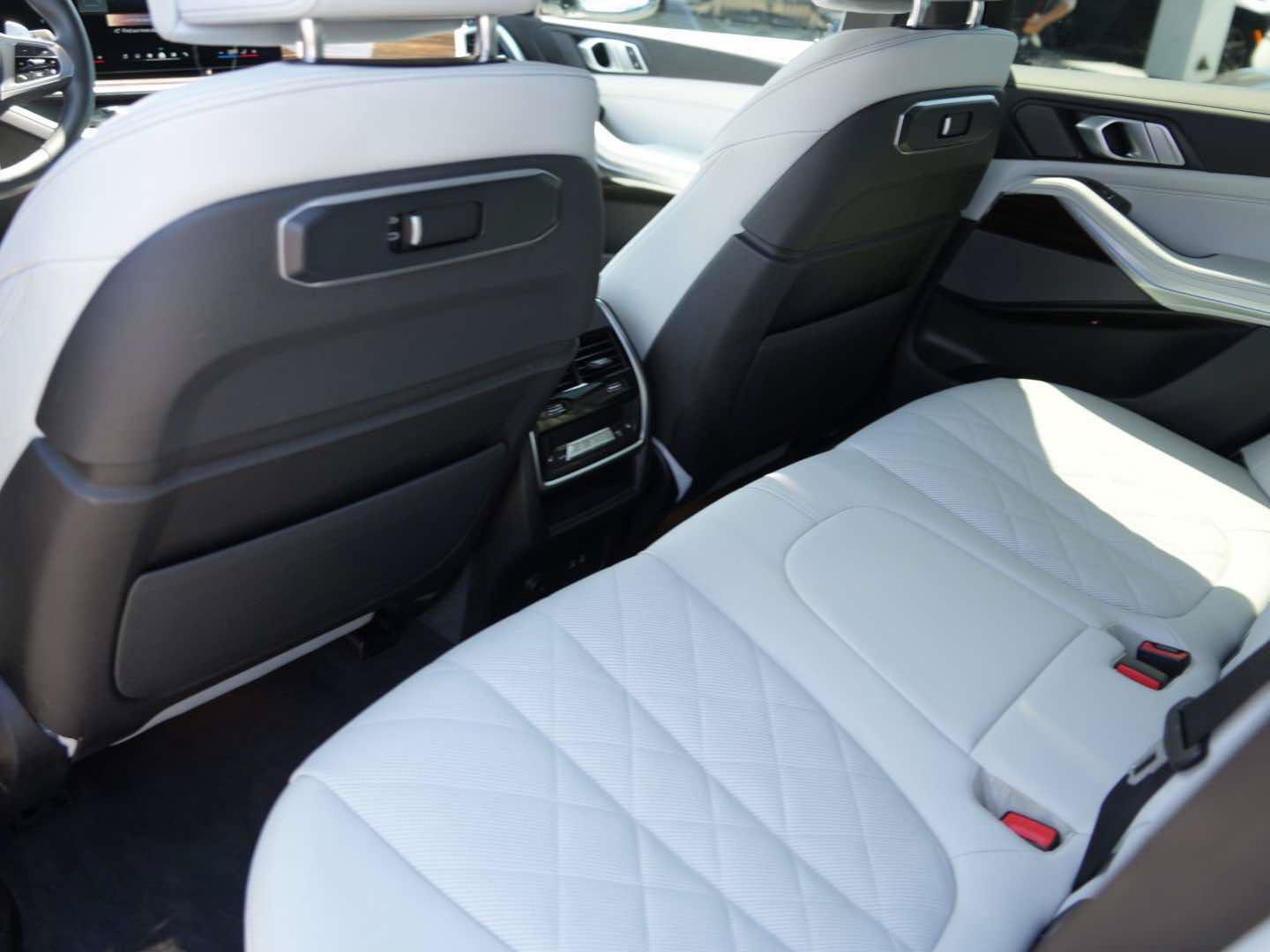 Used 2025 BMW X5 sDrive40i w/ M Sport Package RWD image 11