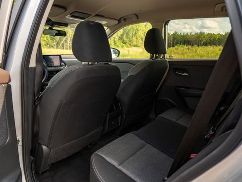 Used 2023 Nissan Rogue SV FWD image 13