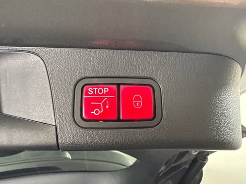 Used 2023 Mercedes-Benz GLB 250 image 30