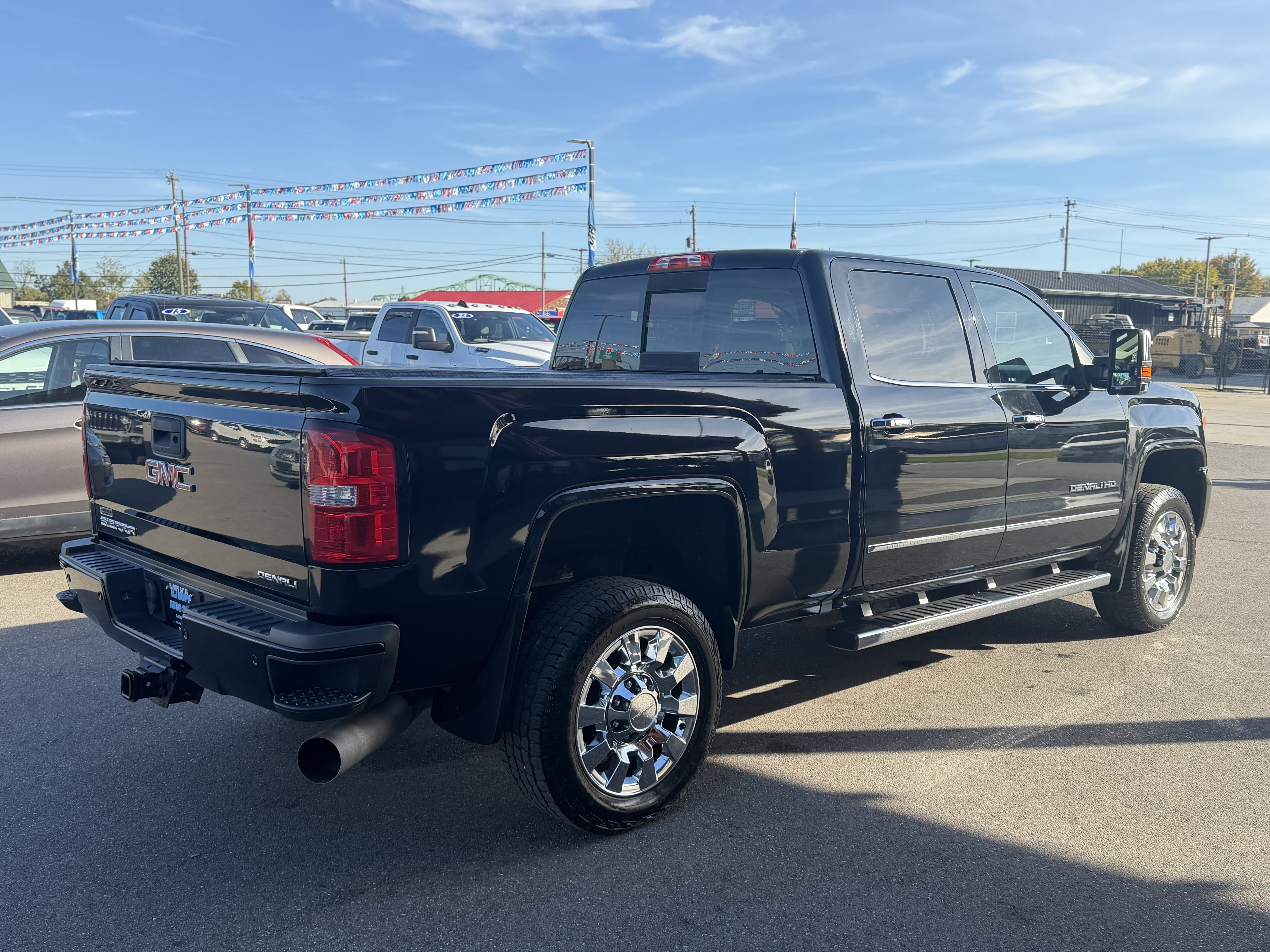 Used 2016 GMC Sierra 2500 Denali w/ Duramax Plus Package AWD/4WD image 4
