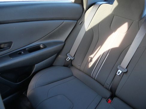 Certified 2025 Hyundai Elantra Sport image 12