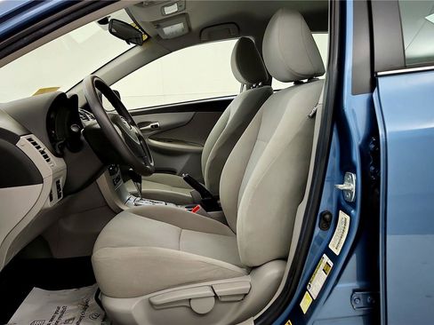 Used 2013 Toyota Corolla LE FWD image 25