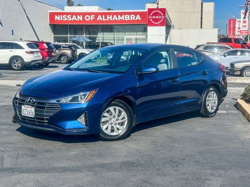 Used 2020 Hyundai Elantra SE FWD image 2