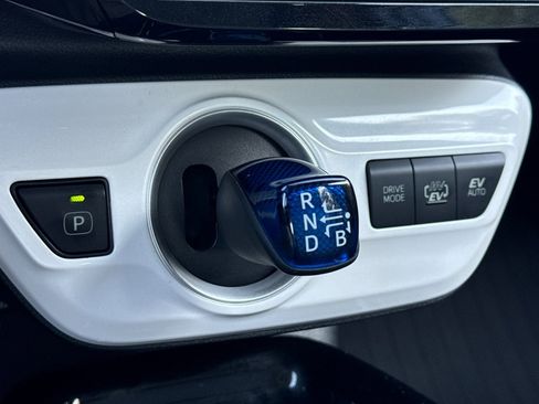 Used 2017 Toyota Prius Prime Advanced image 27