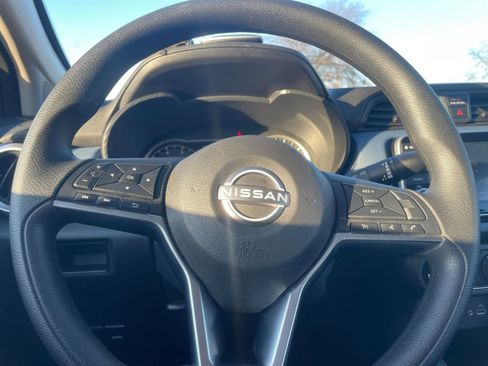 Used 2025 Nissan Versa SV image 27